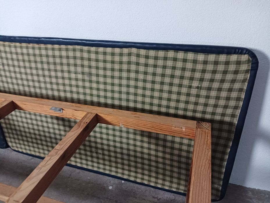 Cama maca de fisioterapia antiga