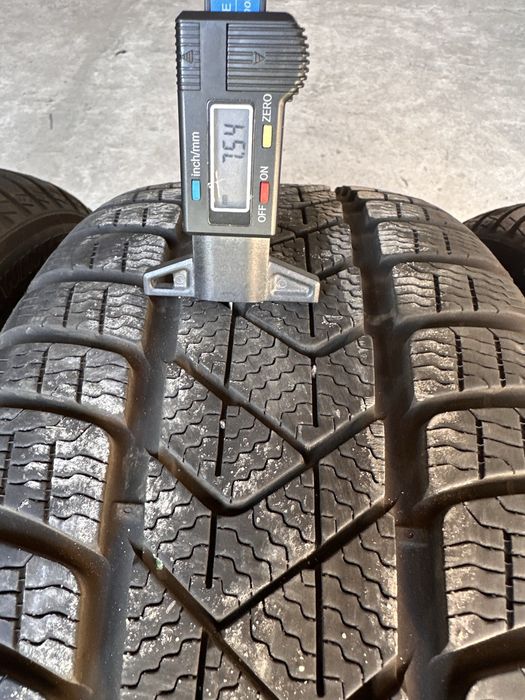 Резина зимная.    Pirelli.    225.50.17.    Romania