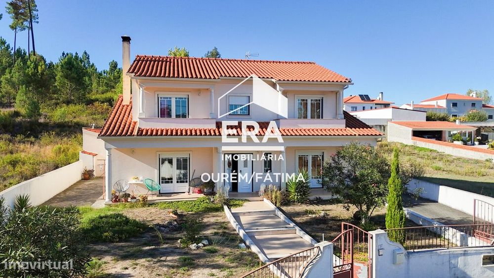 Moradia T6 inserida num lote de terreno com 940 m2