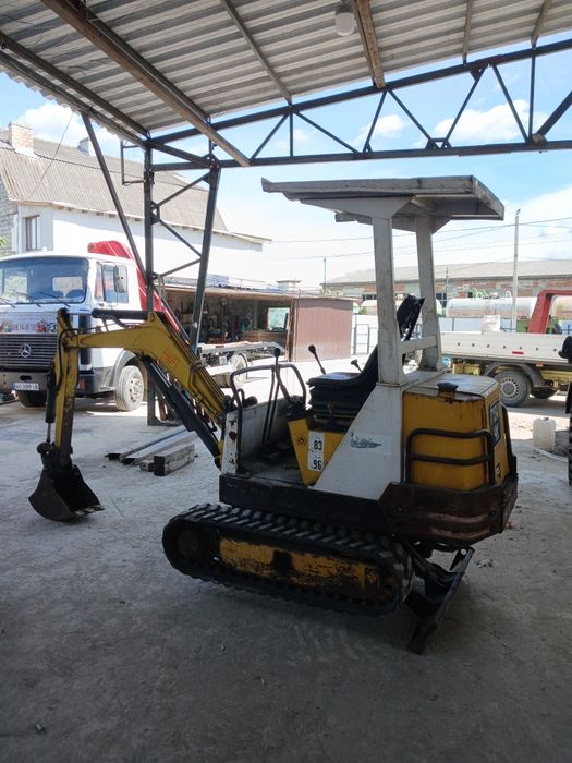 Міні екскаватор yanmar B 17