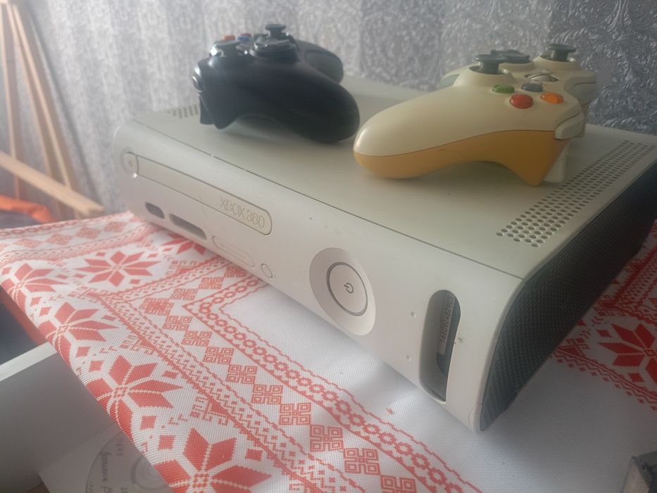 І box 360 з двома джостіками