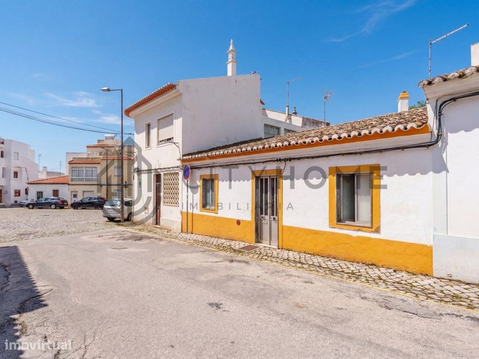 Moradia T2 com quintal no centro de Lagoa