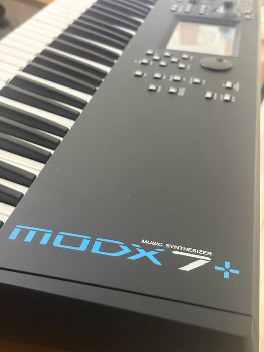Yamaha MODX7+ |  Novo com fatura (apenas 6 meses de uso)