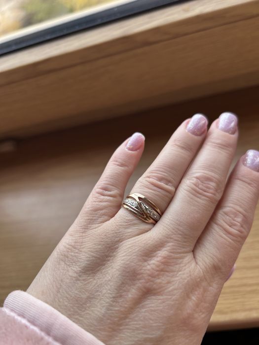 Золота каблучка з діамантами!