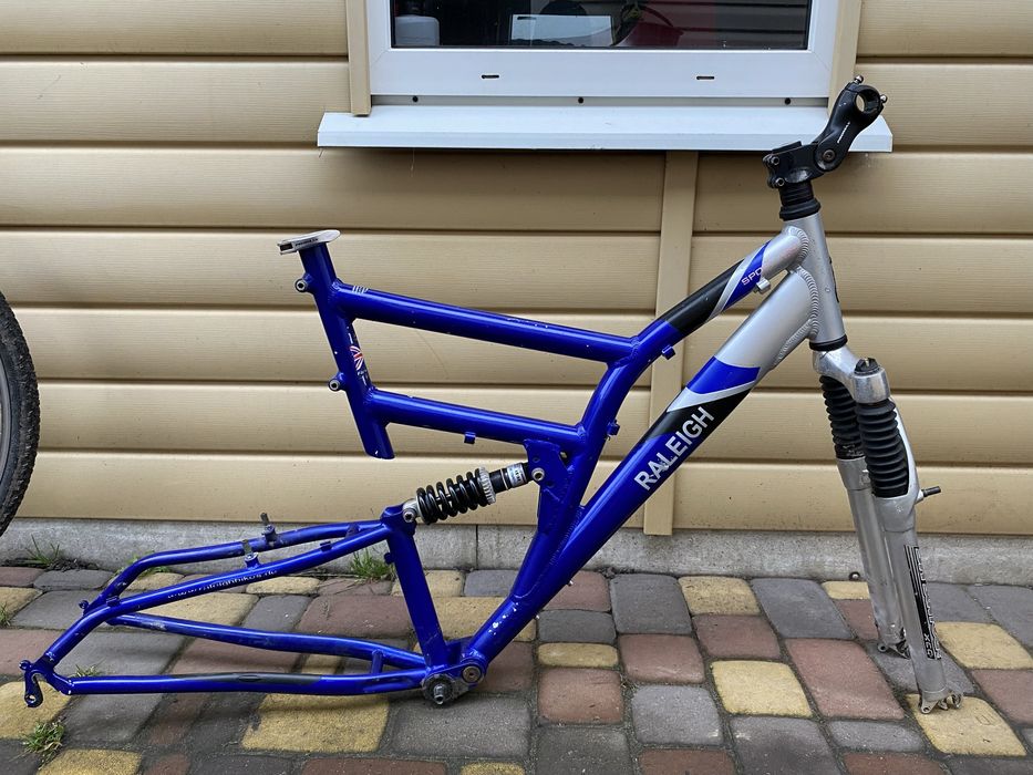 Рама Raleigh 28 колеса алюміній