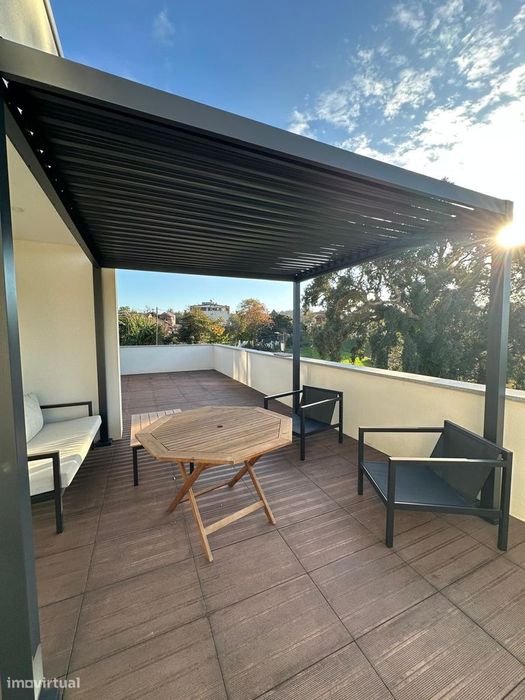 Moradia T3 contemporânea e sofisticada em Santa Maria da Feira