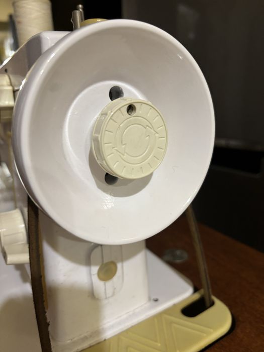 Швейна машинка Чайка-142М