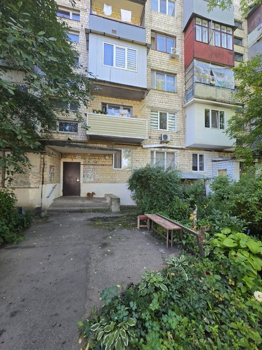 Продається 2х кімнатна ЧЕШКА в р-ні ТЦ МАЙДАН (ГЕРОЇВ МАЙДАНУ), 1ий високий поверх, БЕЗ ПОДАТКУ!
