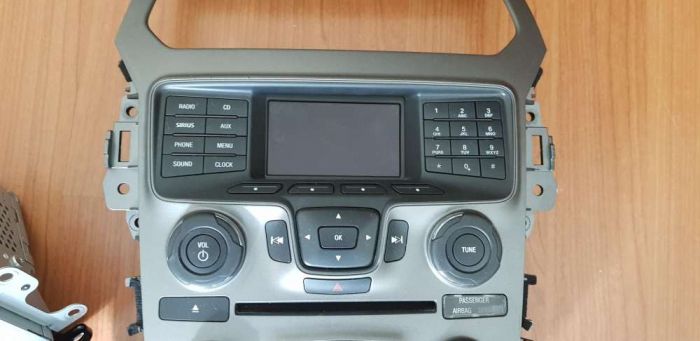 Autoradio e consola central Ford Explorer