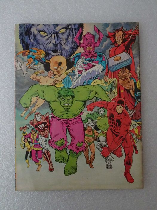 Caderneta de cromos Super-Heróis Marvel (tem 5 cromos) inclui posters