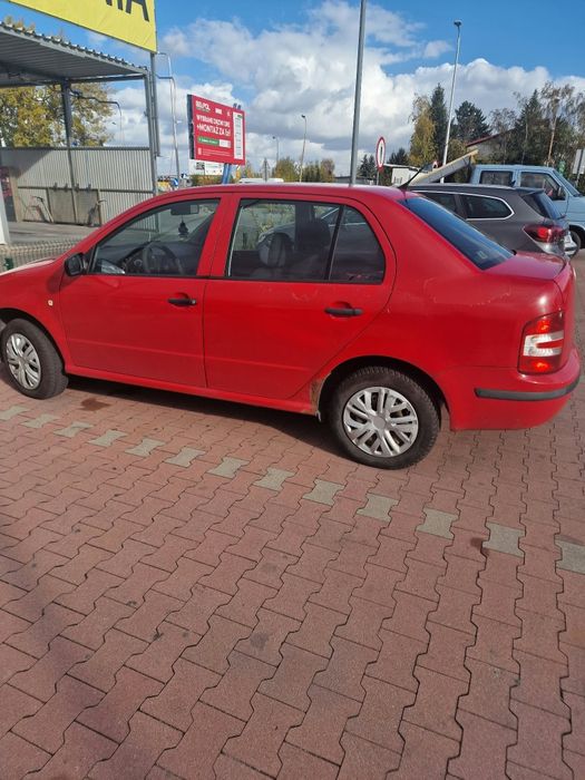 Skoda fabia sedan.