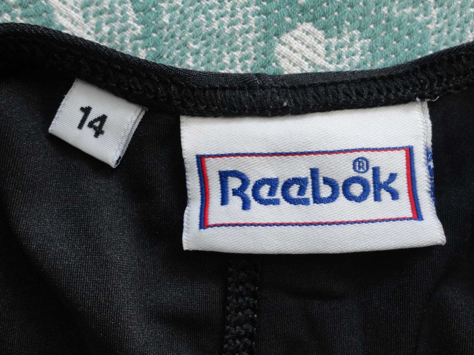 Класний чорний стильний суцільний купальник Reebok.
