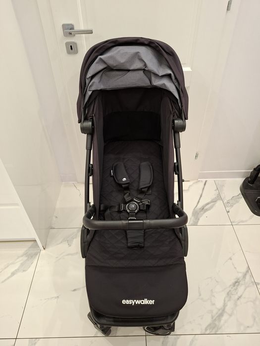Wózek spacerowy Easywalker -stan bardzo dobry


---

Wózek spacerowy E