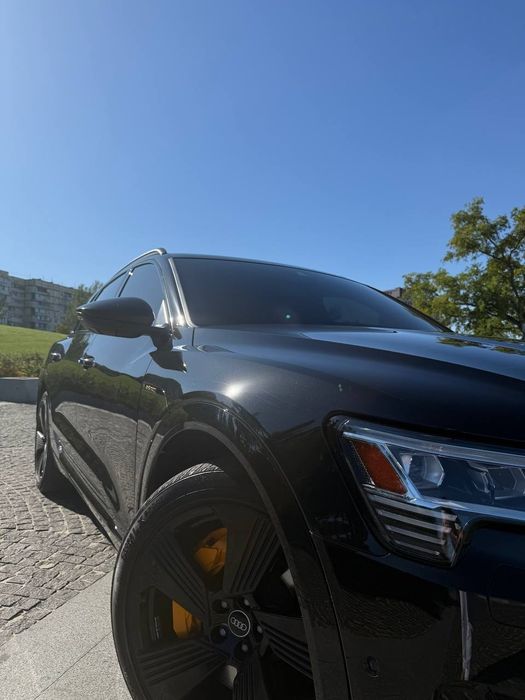 Audi e-tron 2021 VIN WA1LAAGE0NB005285 фото оголошення 2 з 16