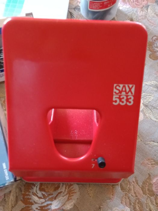 Dziurkacz biurowy+ inne dodatki biurowe