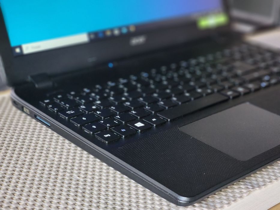 Ноутбук Acer ES1 15.6 / Intel Celeron N3150/ Ssd 120GB l/ 8GB /1.5 год