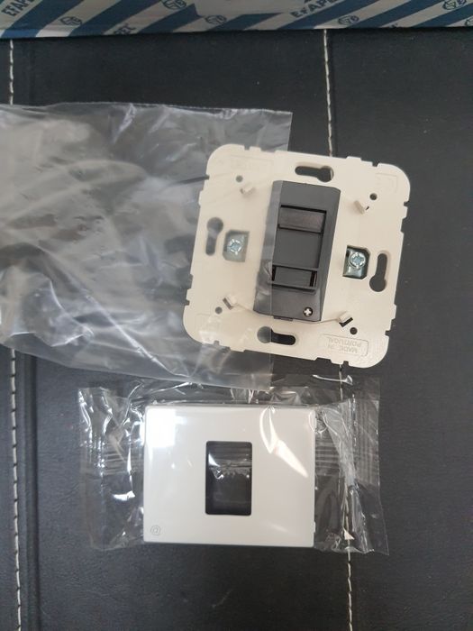 Efapel Sockets - Internet425231443705866240
