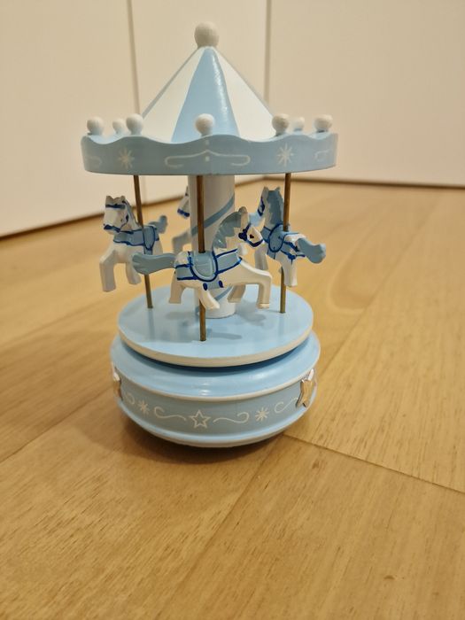 Carrossel caixa musica bebé menino