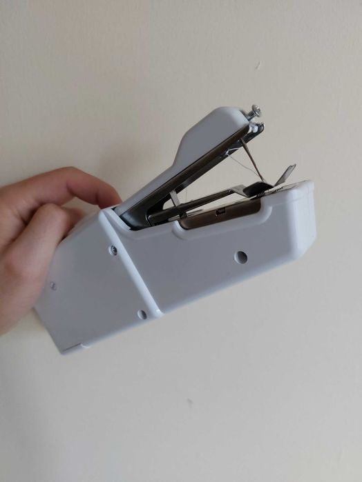 Maquina de coser portátil