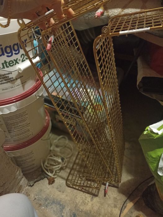 Trzy metalowe półki Ikea