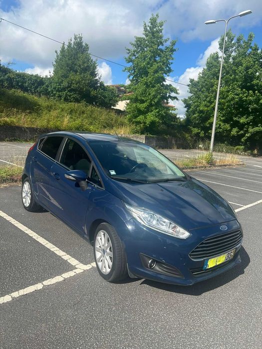 Ford Fiesta 1.5 TDCi Titanium | 2016 | 170.389 km | Único Dono | Revisões na Marca