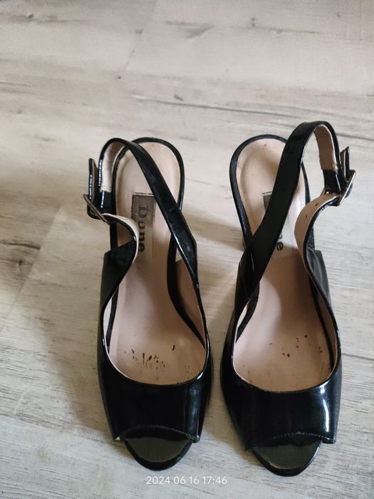 Лакова шкіра.Чорного коліру. Clarks