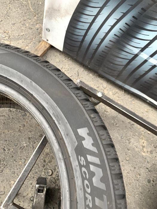 Шини  235/50 R18 Pirelli  зима 7-6,5мм