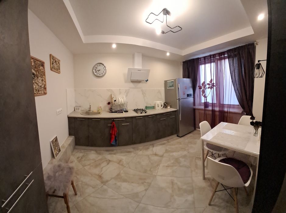 1-на кВ. Макд.Світло є.