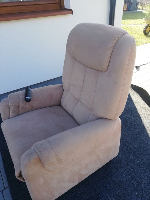 Fotel elektrycznie rozkładany