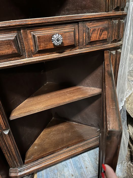 Móvel de canto em castanho