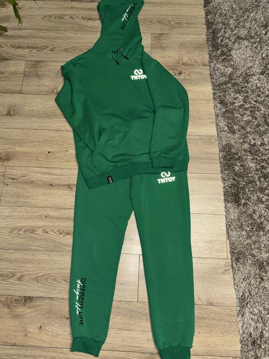 Спортивний костюм на дівчинку