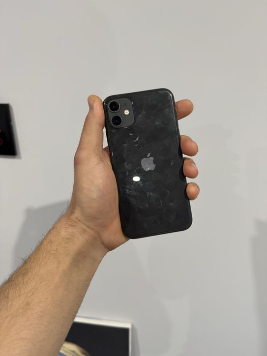 Iphone 11 / 64 / newerlock
