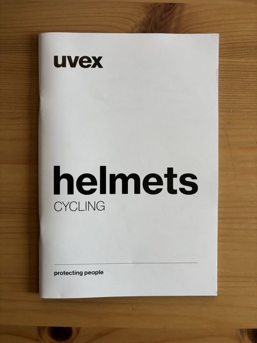 Czarny kask Uvex Audi