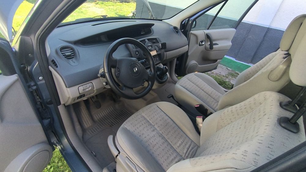 Продаєть авто Renault Scenic Megane 2006 року газ/бензин. 7 місць 205т пробіг.