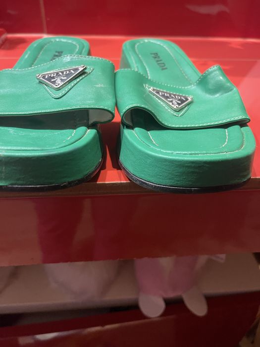 Uzywane klapki Prada