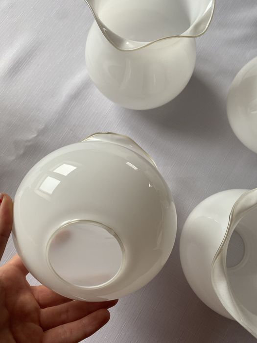 Białe klosze do lampy