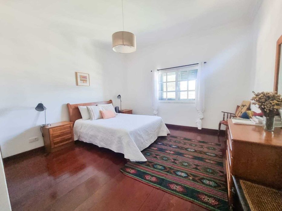 QUARTO INDIVIDUAL SUITE 20m2 - AC, estacionamento, piscina, arrecadação, jardim, barbecue ( Pinhal Novo )