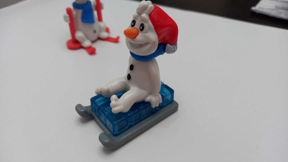 2 шт. снеговик Олаф на санках на лыжах Рождество Новый год McDonald's