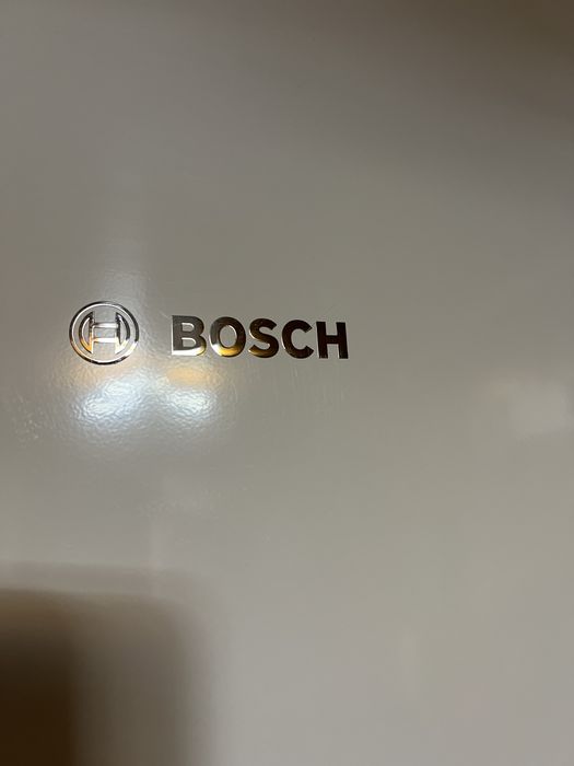 Холодильник BOSCH з нижньою морозильною камерою