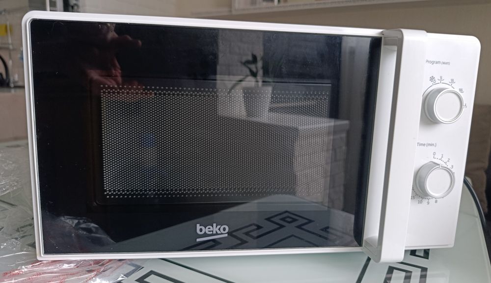 Мікрохвильова піч beko( нова)