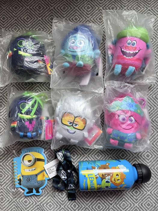 Maskotki Trolle, butelka na wodę, notes, smycz