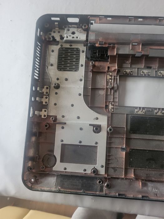 Sprzedam dolną obudowę do Laptopa DELL INSPIRON N5010