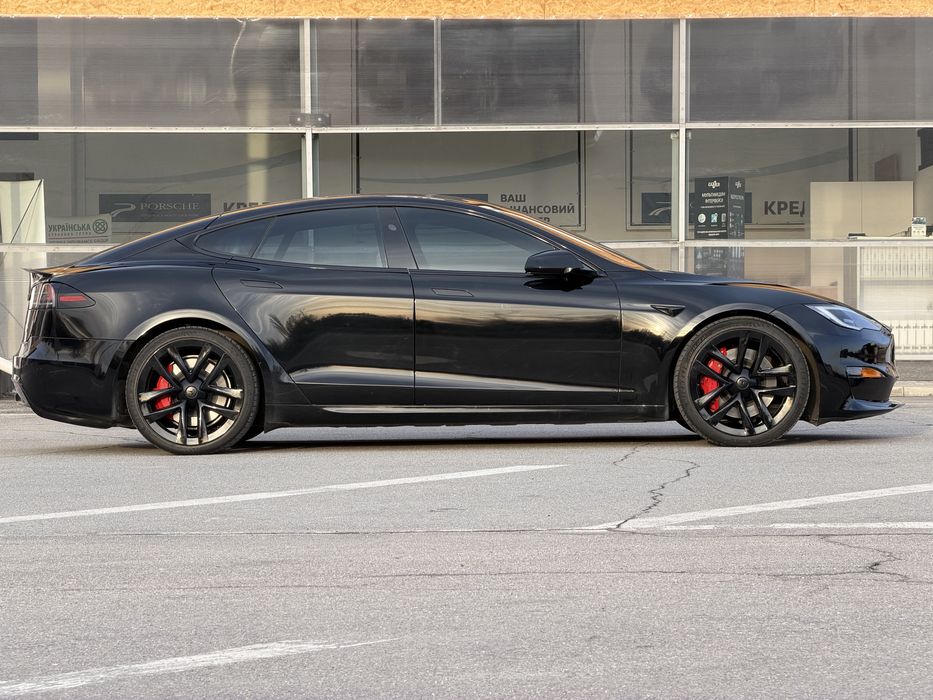 TESLA PLAID 2024 1033 к.с.