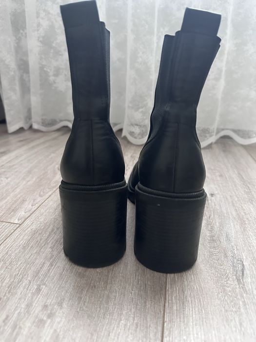 Шикарні шкіряні демі ботінки від Зара,Zara
