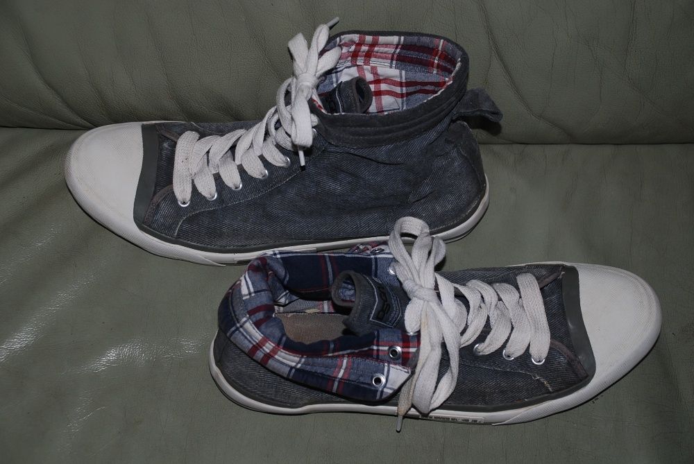 Trampki House. r. 44