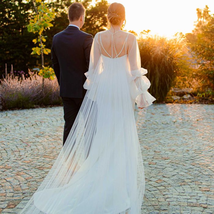 Suknia ślubna w stylu rybki z odpinanym welonem i rękawami – 3 w 1!