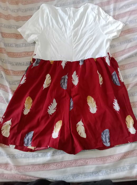 Vestidos e macacão novos