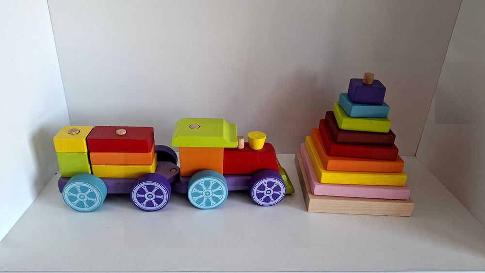 Cubika pociąg i piramida drewniana
