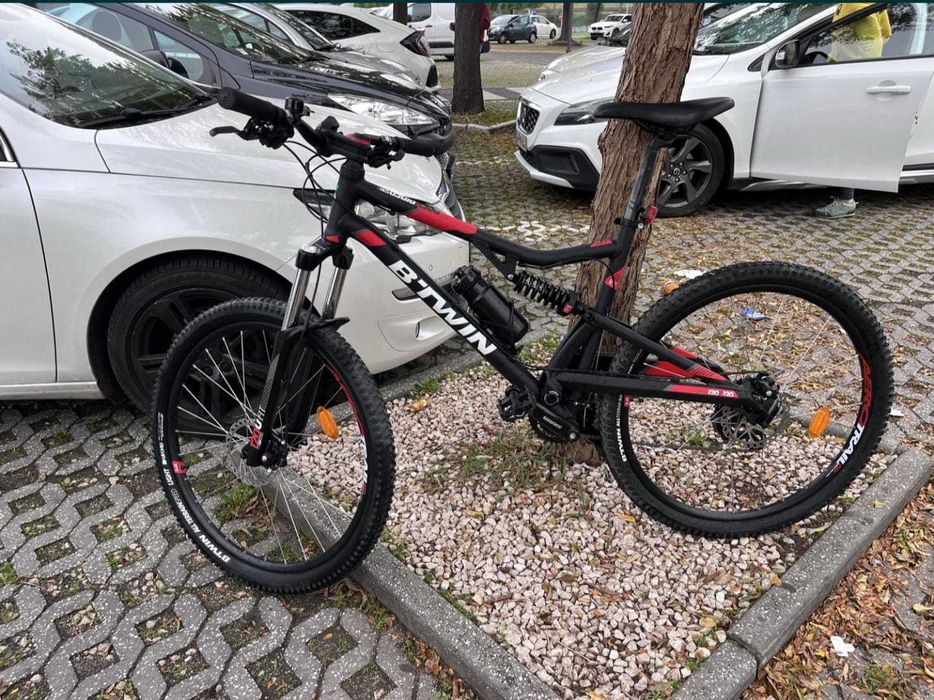 B-TWIN modelo 2023 como nova (Oferta de gopro e acessorios)