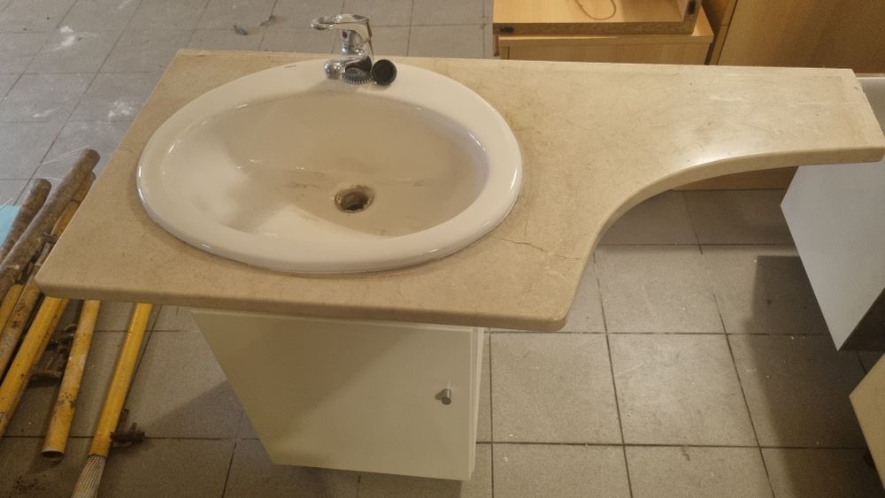 Lavatório com móvel